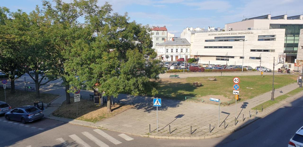 Apartamenty Rynek R Przemysl Bagian luar foto